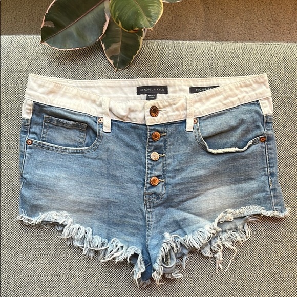 Kendall & Kylie Pants - 🤍 Vintage Kendal and Kylie Distressed Denim White High Rise Shorts , Size: 11